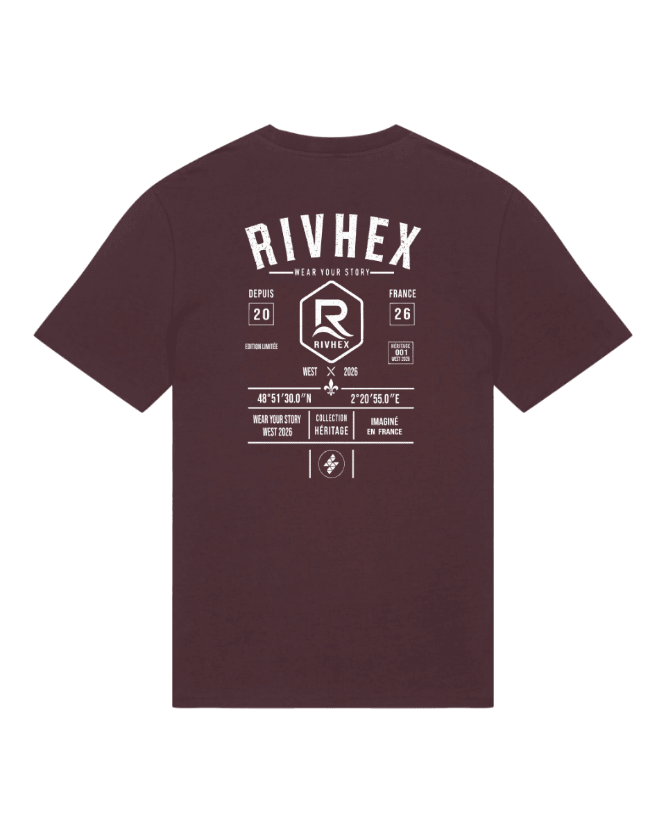 RIVHEX — Camiseta Héritage medium fit, color burdeos, gran diseño tipográfico blanco en la espalda
