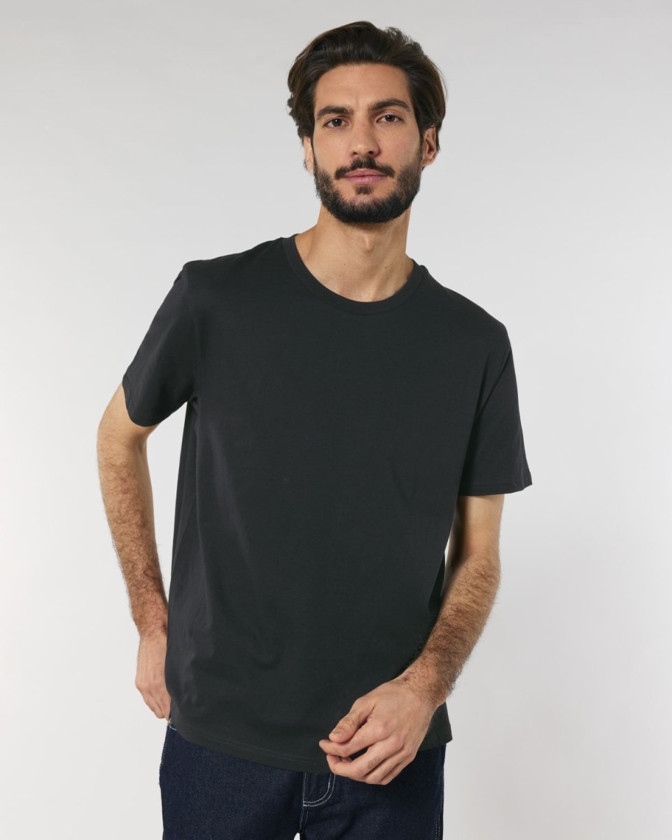 T-shirt uni ACCESS RIVHEX noir à col rond porté de face